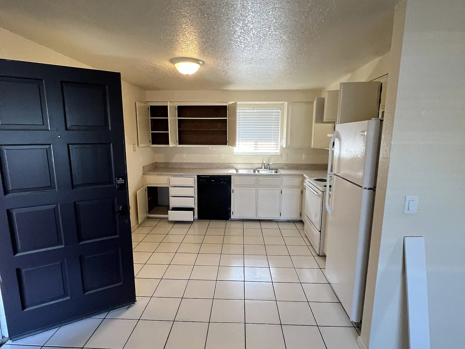 2 bed, 825 sqft, $1,275 — Photo 1