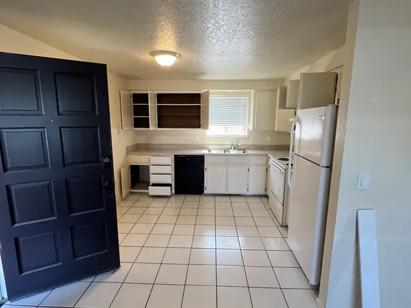 828 Cherry St APT D, Central Point, OR 97502