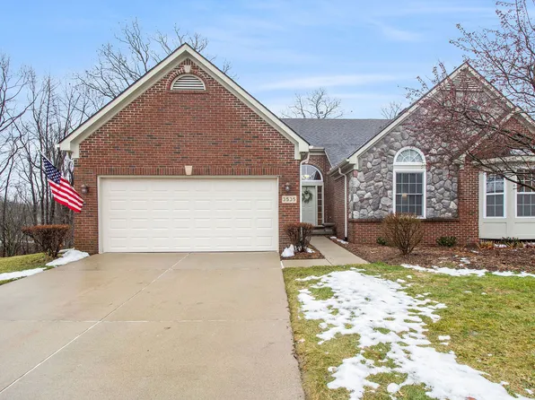 3535 Lexington Dr, Auburn Hills, MI 48326