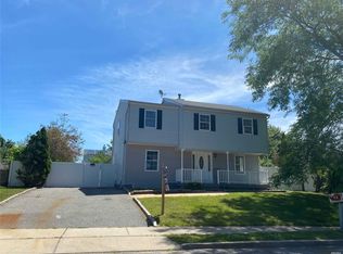 48 Peters Blvd, Central Islip, NY 11722