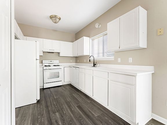 2nd image of 590 Thornhill Ct #126