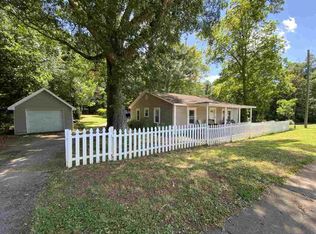 1910 W McIntosh Rd, Griffin, GA 30223