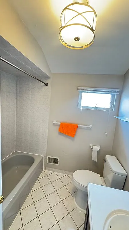 3 bed, 2.5 bath, 1622 sqft, $3,600 — Photo 2