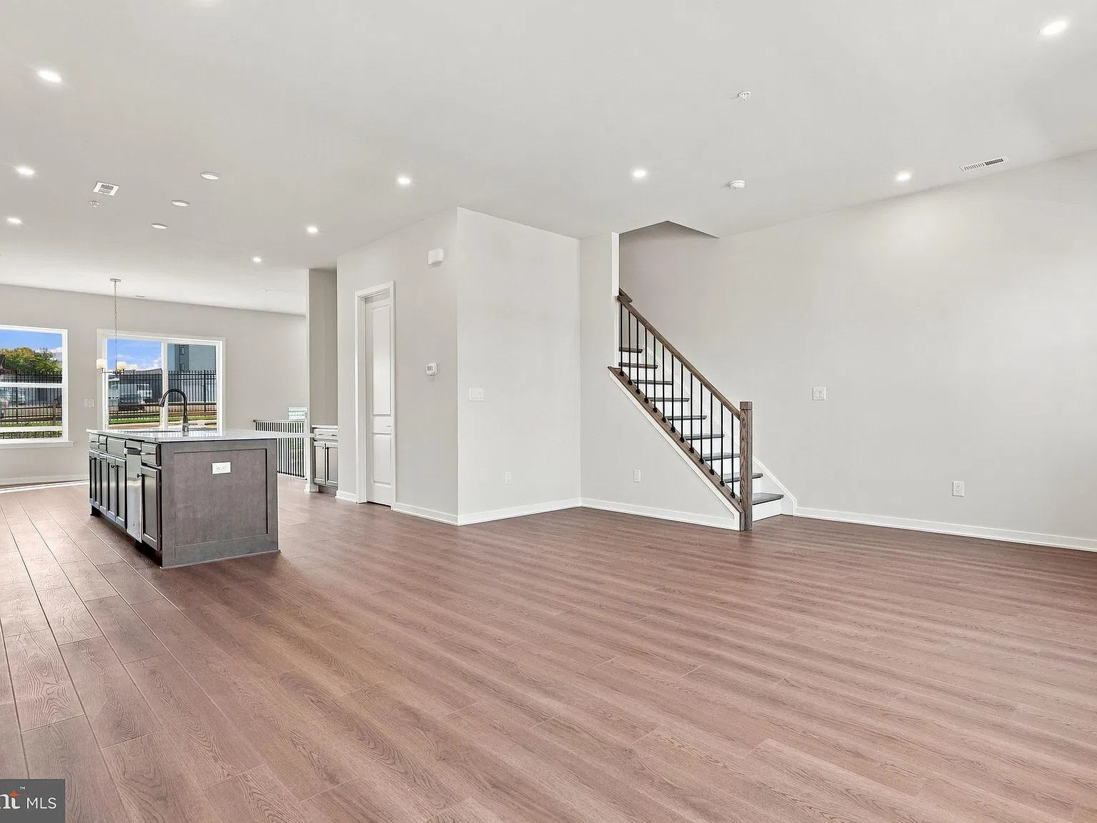 4 bed, 3.5 bath, $5,600 — Photo 3