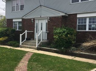 2 Valpage St, Farmingdale, NY 11735