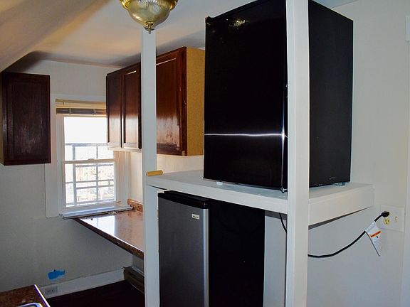 4th image of 2424 Maplewood Ave #3