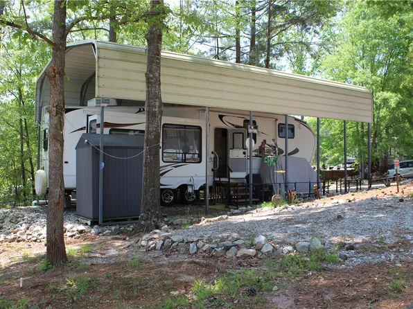 1114 Loch Ln, Westminster, SC 29693