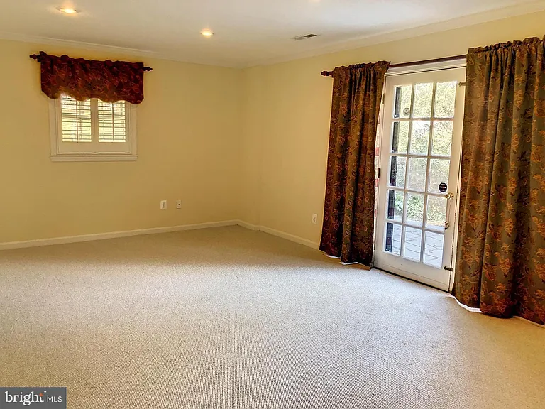 7412 Hallcrest Dr — Photo 17