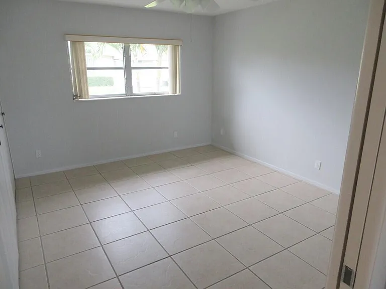 2572 Emory Dr E #J — Photo 3