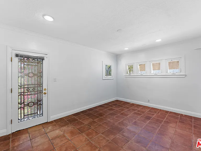 537 N Poinsettia Pl — Photo 16