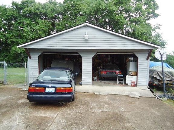 3rd image of 1220 Woodvale Dr