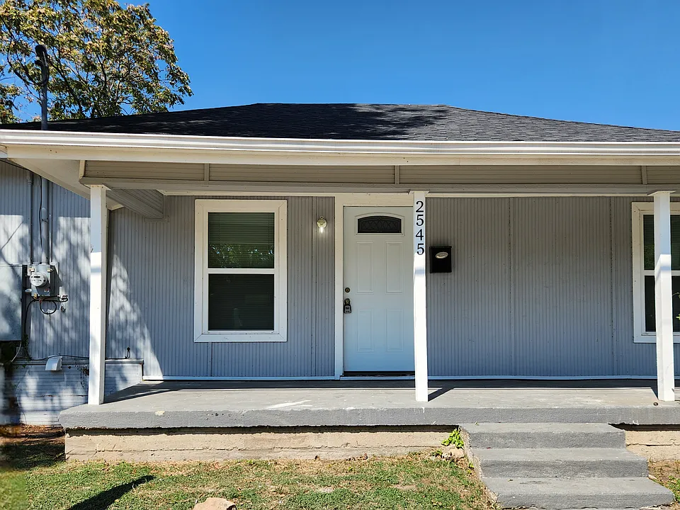 2545 Metropolitan Ave
