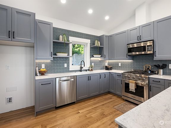 5th image of 2708 1st Avenue W