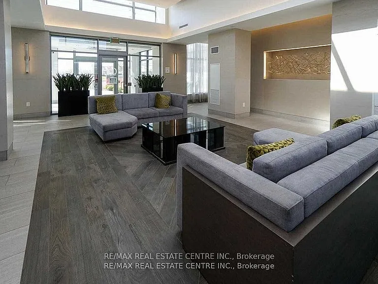 4633 Glen Erin Dr #Penthouse 09 — Photo 3