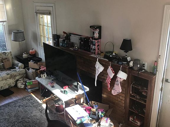 4th image of 805 Pearl St