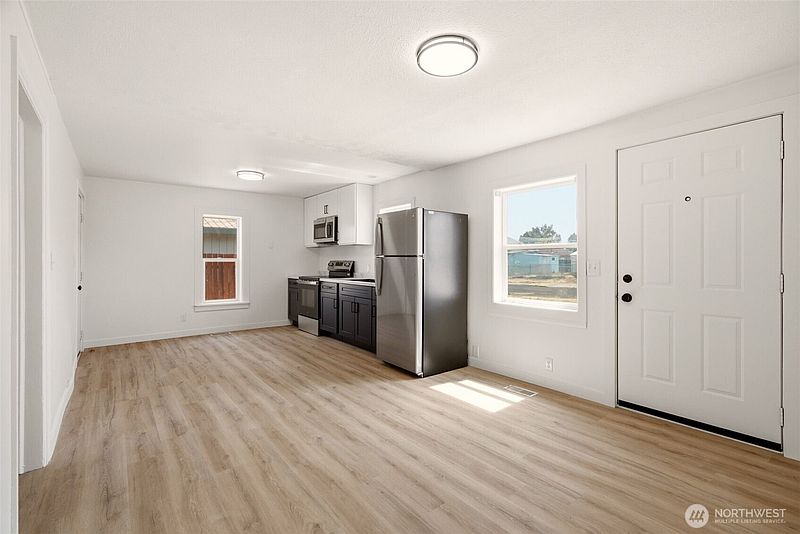 3rd image of 717 E Wabash Avenue