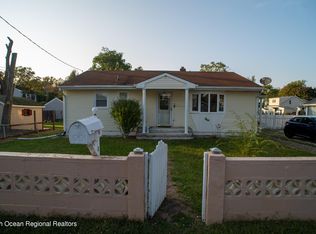 80 Morningside Ave, Laurence Harbor, NJ 08879