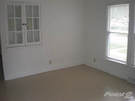 3rd image of 943 Walker St