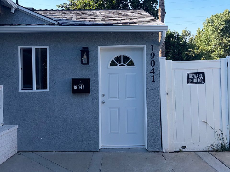 1st image of 19041 Vanowen St