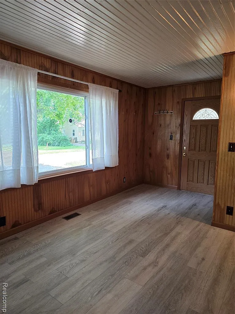 2 bed, 1.0 bath, 1042 sqft, $1,500 — Photo 3