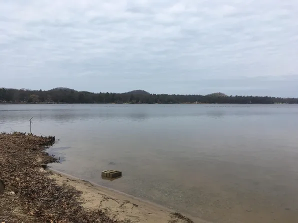 7495 S Harbor Dr, Pentwater, MI 49449