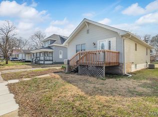 726 Rice St, Wood River, IL 62095