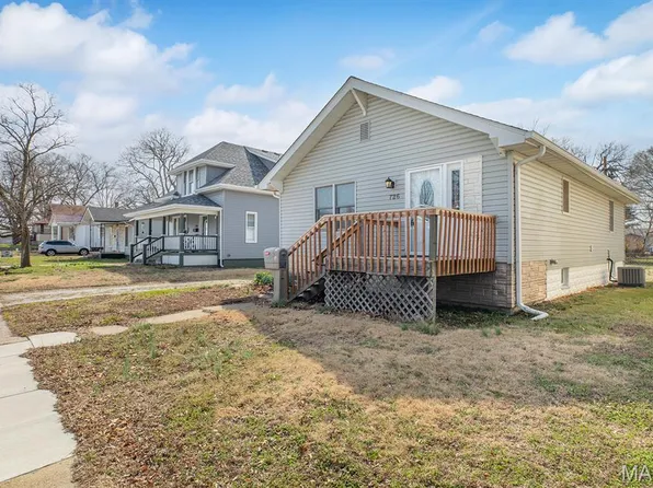 726 Rice St, Wood River, IL 62095