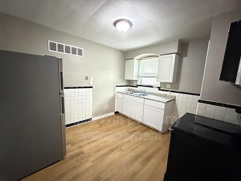 2527 Switzer Ave — Photo 17