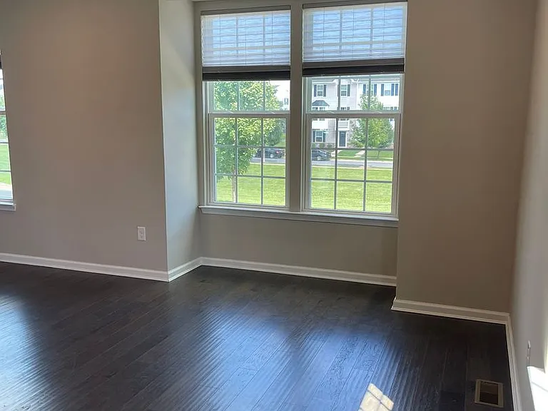 331 S Parkway Dr — Photo 31