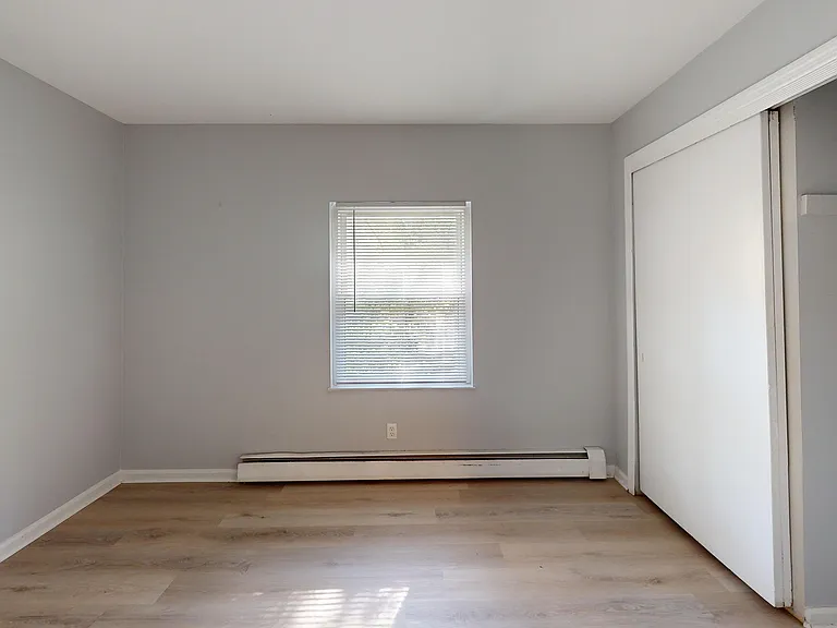 The Maverick Bedroom - Spacious Closets The Maverick Bedroom - Spacious Closets