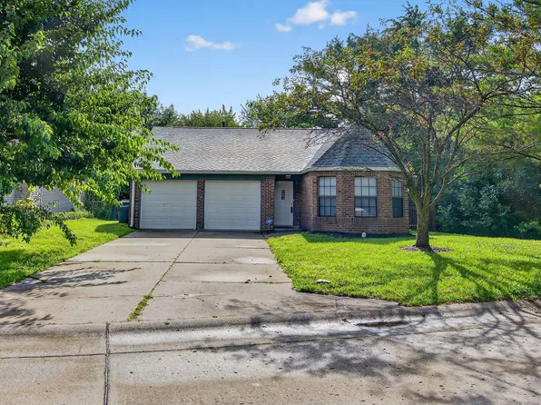 8937 Summer Walk Dr E, Indianapolis, IN 46227