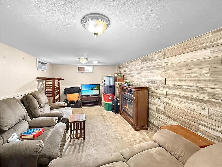 311 S Harrison Ave — Photo 9