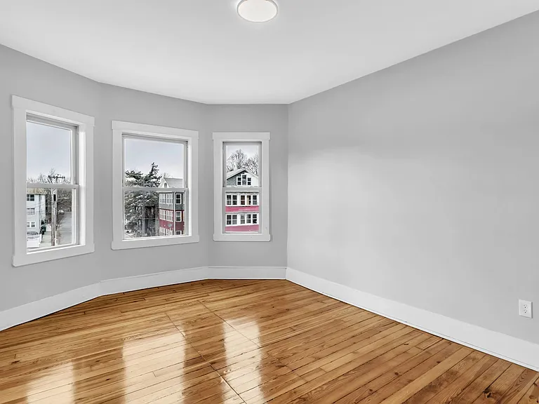 863 Chicopee St #3R — Photo 6