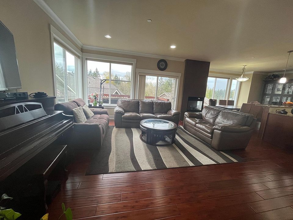 1st image of 900 228th Ave NE Unit 3D