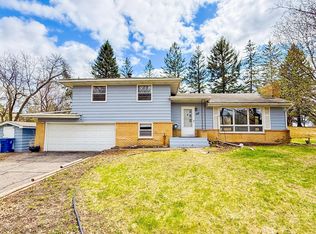 1014 Sunnyview Ln, Minnetonka, MN 55305