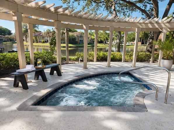 4863 Via Palm Lks, West Palm Beach, FL