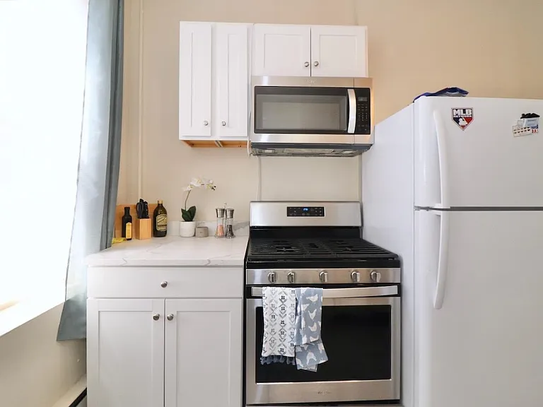 510 Adams St #2R — Photo 11