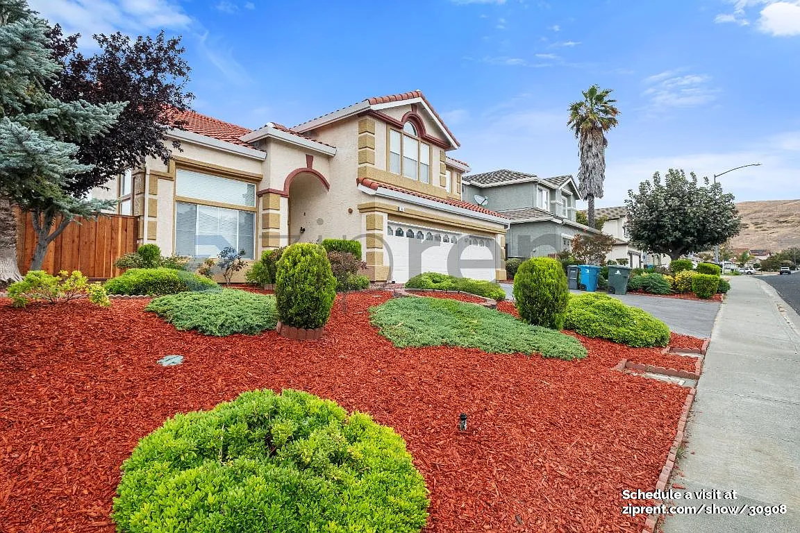 Building Photo - 1001 Sandhurst Dr