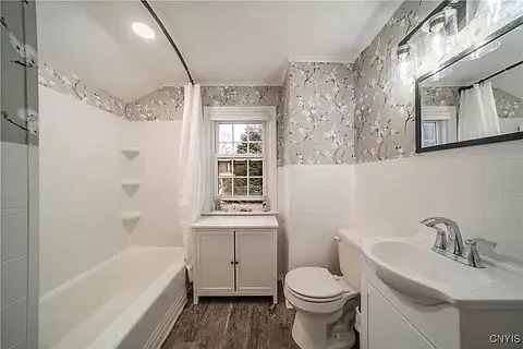 5422 W Genesee St — Photo 5