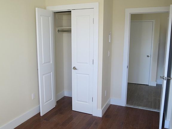4th image of 3048 Steinway St