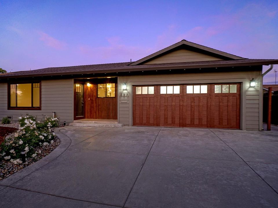 1st image of 890 Quintinia Dr