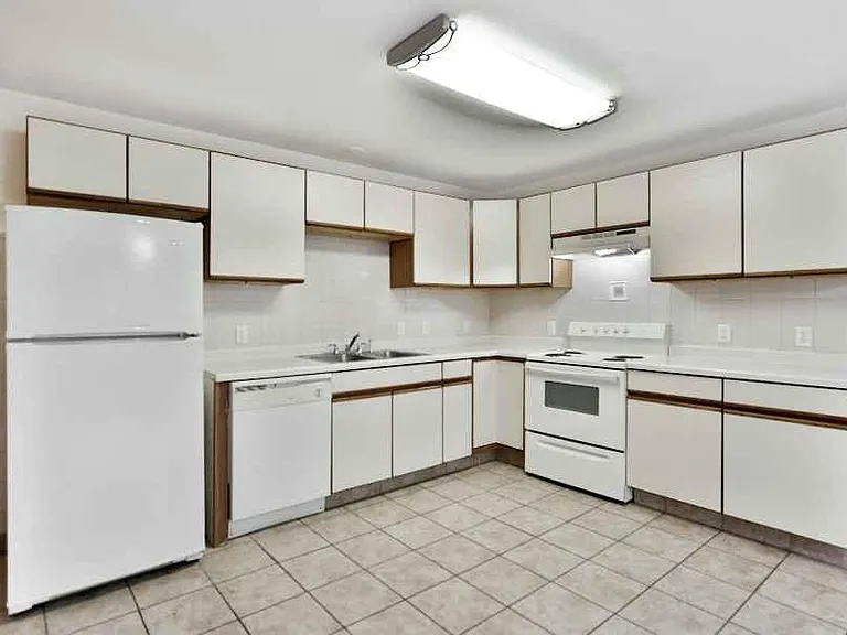 1410 Rollins Ave SE — Photo 2