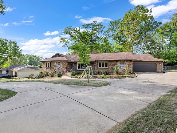 3rd image of 714 McGwier Cir