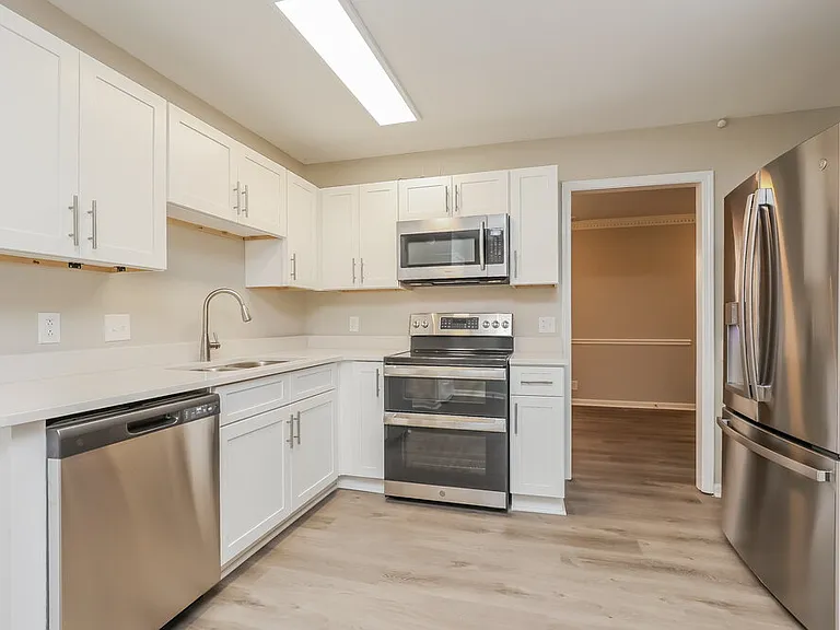 1409 Woodchimes Ct — Photo 7