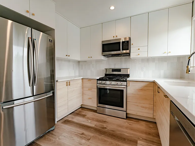 1319 Havenhurst Dr #15 — Photo 1
