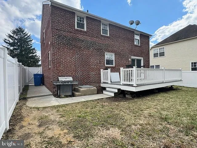3 bed, 1.5 bath, 1464 sqft, $3,300 — Photo 3