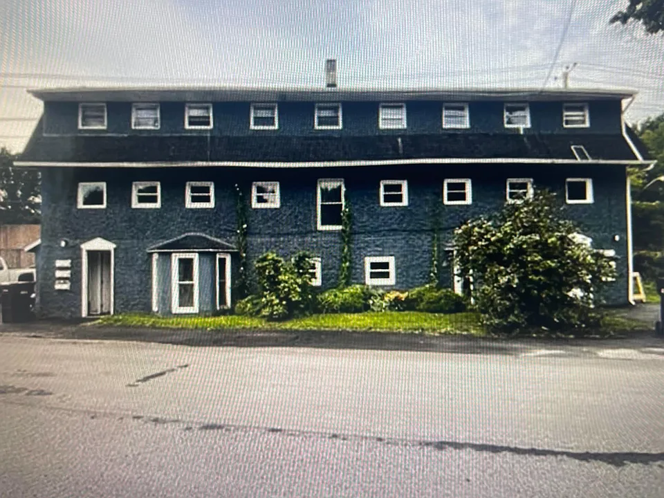 22 Country Club Rd