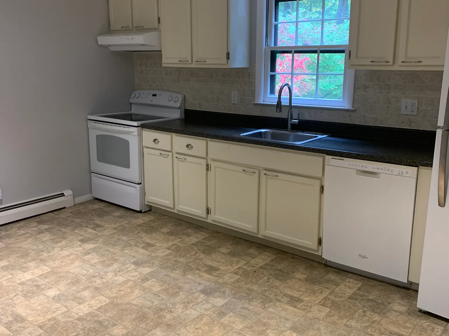 2 bed, 960 sqft, $2,150 — Photo 2