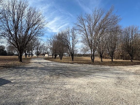 4th image of 626 Red Top Road