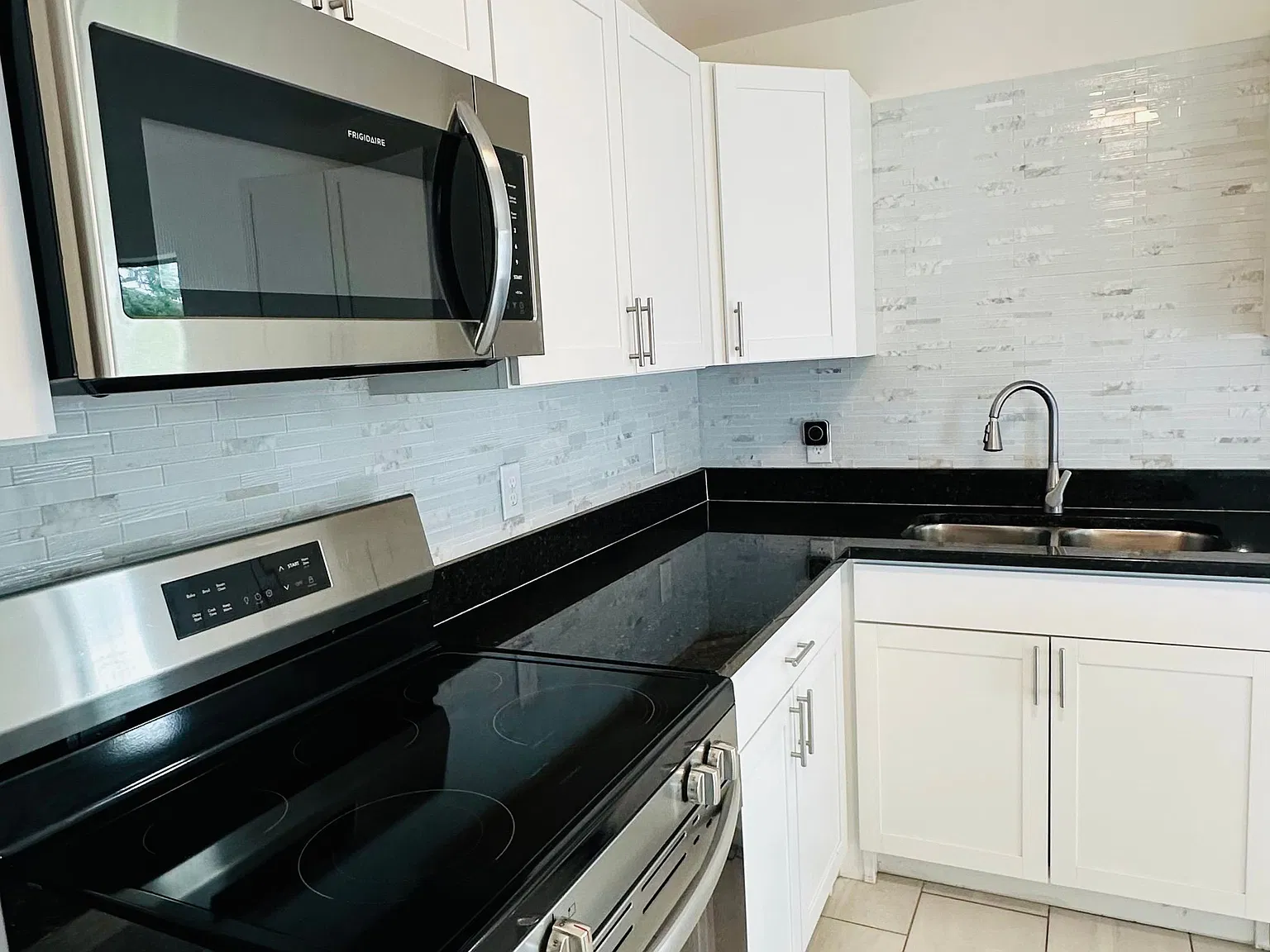 3 bed, 2.0 bath, 1505 sqft, $1,900 — Photo 3